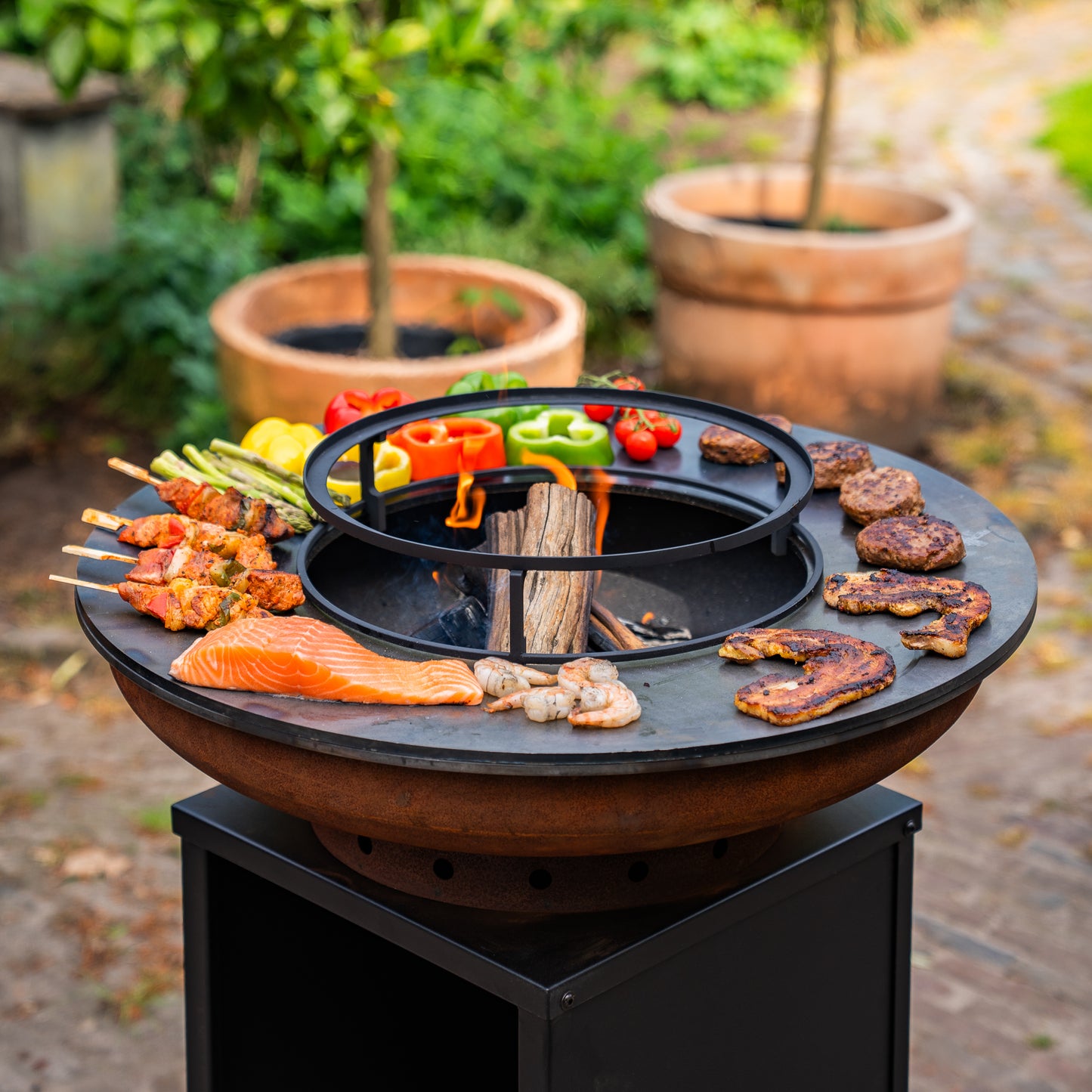Brasero BBQ Plancha Grill Acero Corten Camarada 2.0 - Con tapa y depósito de leña Ø70cm