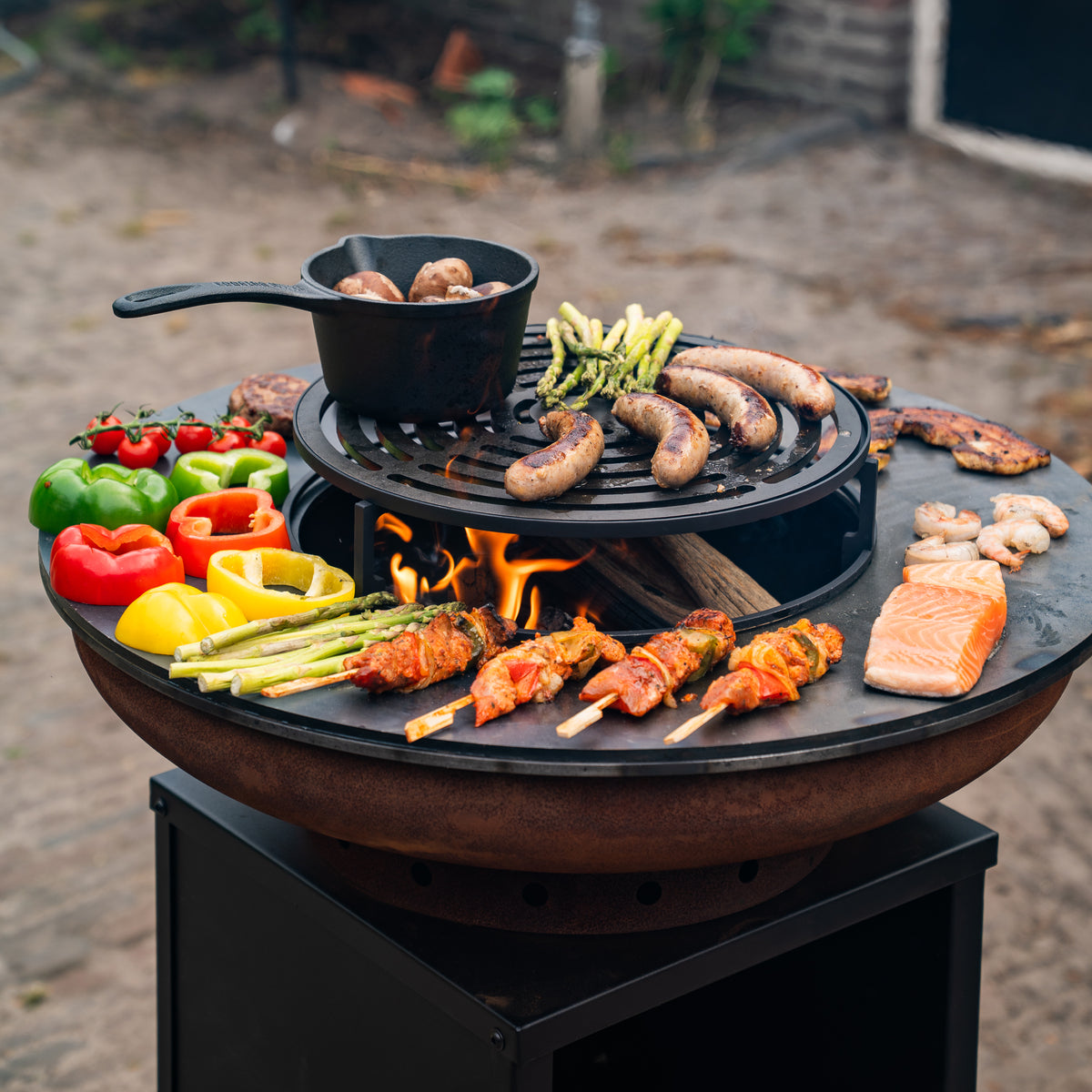 Brasero BBQ Plancha Grill Acero Corten Camarada 2.0 - Con tapa y depósito de leña Ø70cm