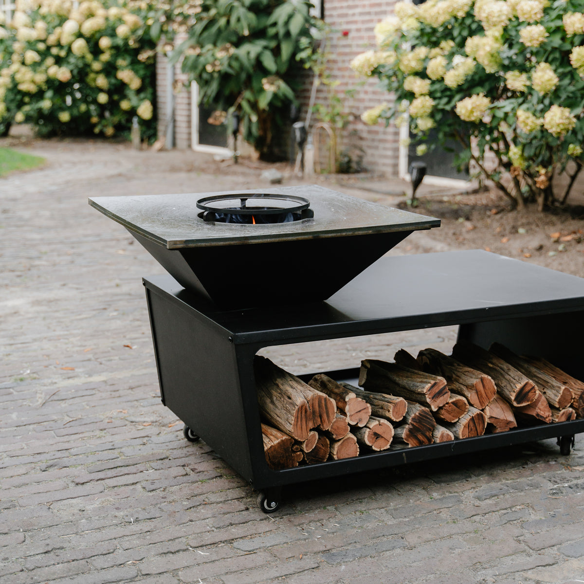 Brasero BBQ Plancha Grill Compañía - con tapa y depósito de leña 60Ø - Sin Tabla Cortar